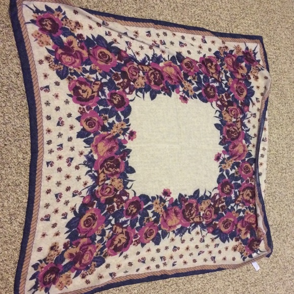 H&M Scarf / shawl / wrap - Picture 2 of 2